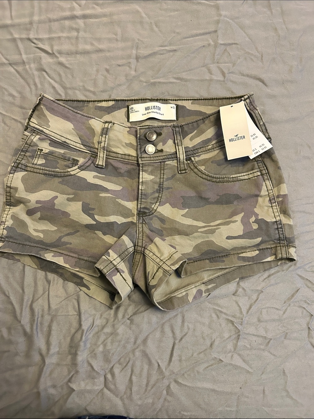 Hollister camo low rise shortie short